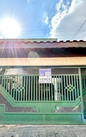 Casa à venda com 300m², 4 quartos e 4 vagas Casa à venda com 300m², 4 quartos e 4 vagasFachada