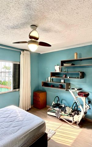 Casa à venda com 300m², 4 quartos e 4 vagas Casa à venda com 300m², 4 quartos e 4 vagasQuarto 1
