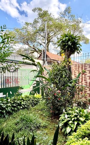 Casa à venda com 300m², 4 quartos e 4 vagas Casa à venda com 300m², 4 quartos e 4 vagasQuintal