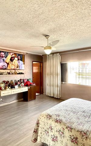 Casa à venda com 300m², 4 quartos e 4 vagas Casa à venda com 300m², 4 quartos e 4 vagasSuite 1