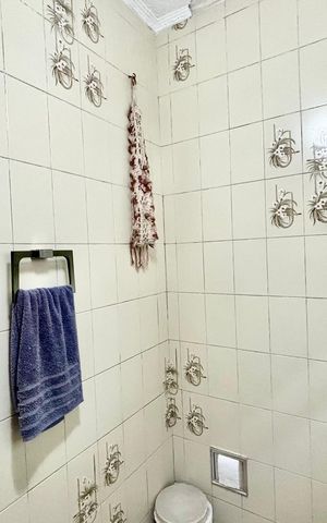 Casa à venda com 300m², 4 quartos e 4 vagas Casa à venda com 300m², 4 quartos e 4 vagasLavabo