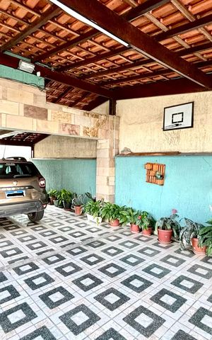 Casa à venda com 300m², 4 quartos e 4 vagas Casa à venda com 300m², 4 quartos e 4 vagasGaragem