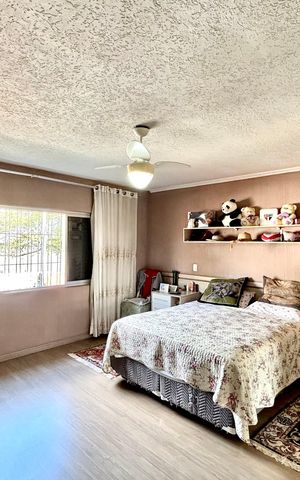 Casa à venda com 300m², 4 quartos e 4 vagas Casa à venda com 300m², 4 quartos e 4 vagasSuite 1