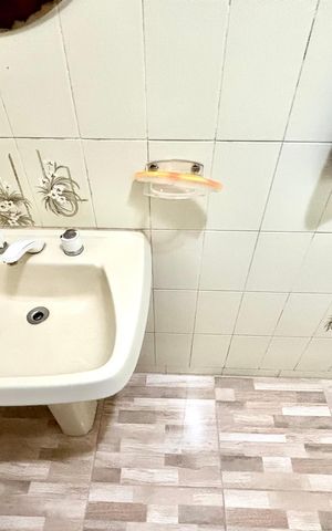 Casa à venda com 300m², 4 quartos e 4 vagas Casa à venda com 300m², 4 quartos e 4 vagasLavabo