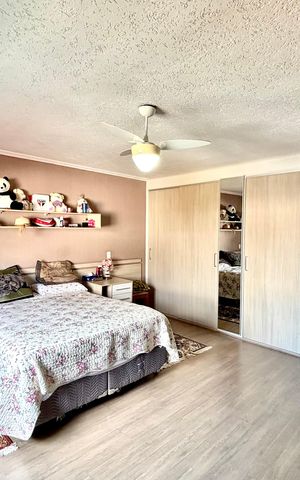 Casa à venda com 300m², 4 quartos e 4 vagas Casa à venda com 300m², 4 quartos e 4 vagasSuite 1