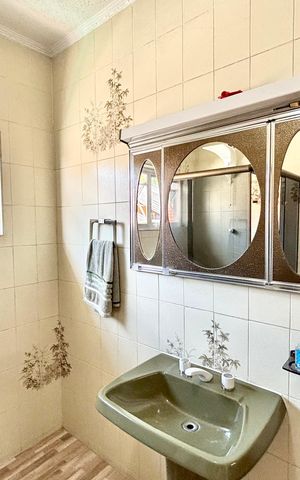 Casa à venda com 300m², 4 quartos e 4 vagas Casa à venda com 300m², 4 quartos e 4 vagasBanheiro 2