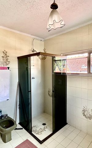 Casa à venda com 300m², 4 quartos e 4 vagas Casa à venda com 300m², 4 quartos e 4 vagasBanheiro da Suíte 1
