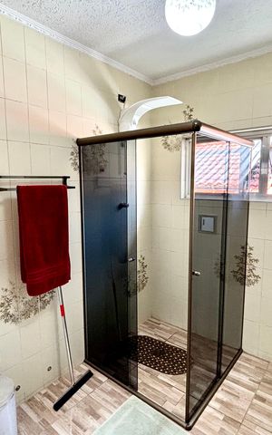 Casa à venda com 300m², 4 quartos e 4 vagas Casa à venda com 300m², 4 quartos e 4 vagasBanheiro 2