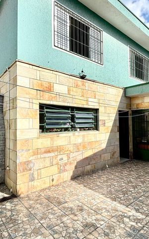 Casa à venda com 300m², 4 quartos e 4 vagas Casa à venda com 300m², 4 quartos e 4 vagasQuintal