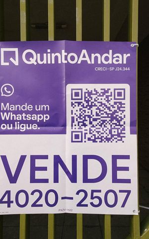 Casa à venda com 178m², 3 quartos e 2 vagas Casa à venda com 178m², 3 quartos e 2 vagasFachada