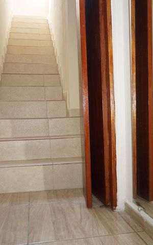 Casa para alugar com 80m², 1 quarto e sem vagaEscada