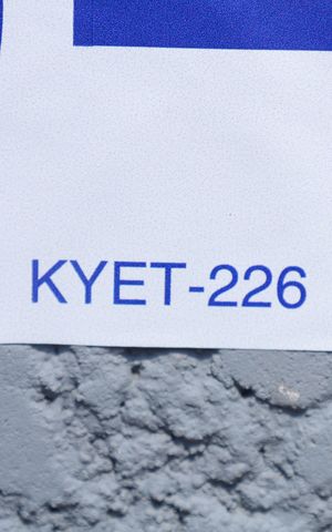 Apartamento à venda com 50m², 2 quartos e 1 vagaPlaca GRANDE instalada na fachada do condomínio, dia 10.10.2026 - Código das placa: KYET-226