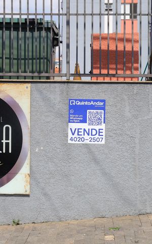 Apartamento à venda com 50m², 2 quartos e 1 vagaPlaca GRANDE instalada na fachada do condomínio, dia 10.10.2026 - Código das placa: KYET-226