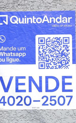 Apartamento à venda com 50m², 2 quartos e 1 vagaPlaca GRANDE instalada na fachada do condomínio, dia 10.10.2026 - Código das placa: KYET-226