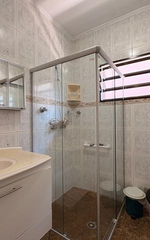 Casa para alugar com 150m², 2 quartos e 2 vagas Casa para alugar com 150m², 2 quartos e 2 vagasBanheiro
