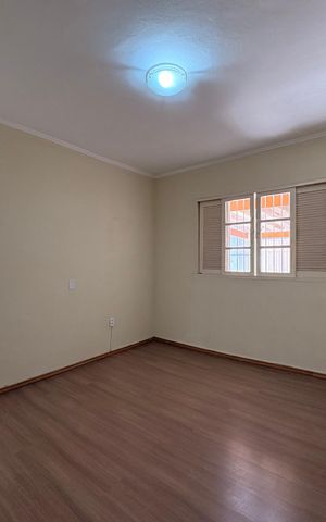 Casa para alugar com 150m², 2 quartos e 2 vagas Casa para alugar com 150m², 2 quartos e 2 vagasQuarto 1
