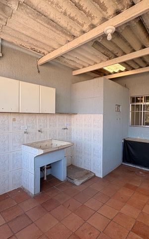 Casa para alugar com 150m², 2 quartos e 2 vagas Casa para alugar com 150m², 2 quartos e 2 vagasLavanderia
