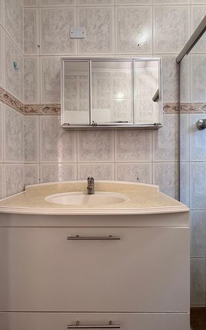 Casa para alugar com 150m², 2 quartos e 2 vagas Casa para alugar com 150m², 2 quartos e 2 vagasBanheiro