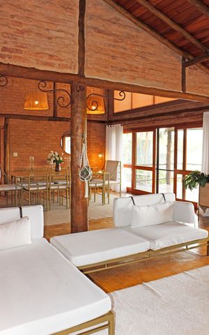 Casa de condomínio para alugar com 300m², 3 quartos e 2 vagasSala