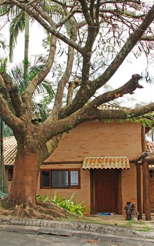 Casa de condomínio para alugar com 300m², 3 quartos e 2 vagasFachada