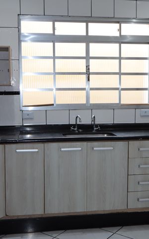 Casa para alugar com 250m², 2 quartos e 2 vagasCozinha