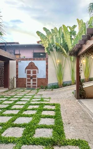 Casa à venda com 377m², 4 quartos e 4 vagas Casa à venda com 377m², 4 quartos e 4 vagasjardim