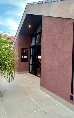 Casa à venda com 377m², 4 quartos e 4 vagas Casa à venda com 377m², 4 quartos e 4 vagasvaranda