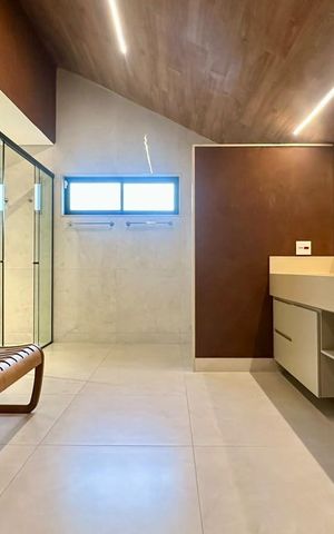 Casa à venda com 377m², 4 quartos e 4 vagas Casa à venda com 377m², 4 quartos e 4 vagasbanheiro 1