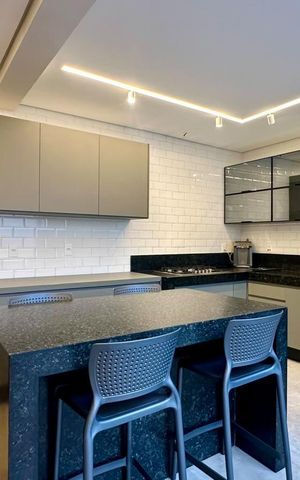 Casa à venda com 377m², 4 quartos e 4 vagas Casa à venda com 377m², 4 quartos e 4 vagascozinha