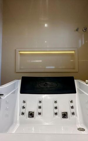 Casa à venda com 377m², 4 quartos e 4 vagas Casa à venda com 377m², 4 quartos e 4 vagasspa