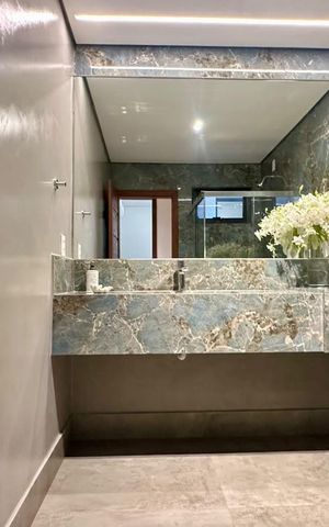Casa à venda com 377m², 4 quartos e 4 vagas Casa à venda com 377m², 4 quartos e 4 vagasbanheiro 2