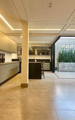 Casa à venda com 377m², 4 quartos e 4 vagas Casa à venda com 377m², 4 quartos e 4 vagascozinha