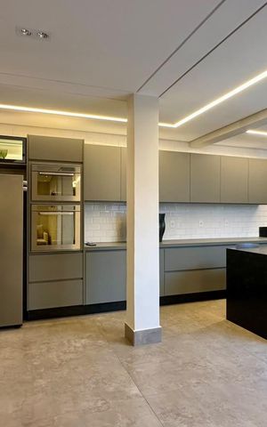 Casa à venda com 377m², 4 quartos e 4 vagas Casa à venda com 377m², 4 quartos e 4 vagascozinha