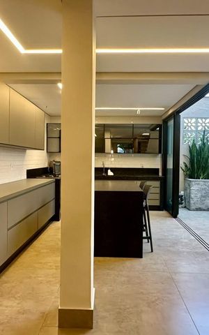 Casa à venda com 377m², 4 quartos e 4 vagas Casa à venda com 377m², 4 quartos e 4 vagascozinha
