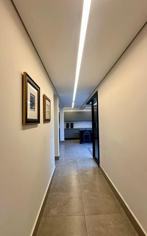 Casa à venda com 377m², 4 quartos e 4 vagas Casa à venda com 377m², 4 quartos e 4 vagascorredor