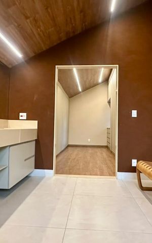 Casa à venda com 377m², 4 quartos e 4 vagas Casa à venda com 377m², 4 quartos e 4 vagasbanheiro 1