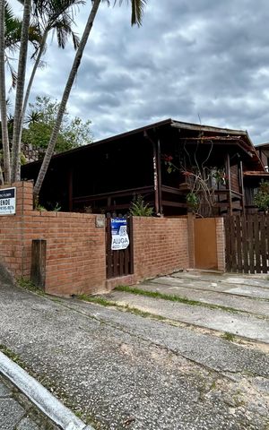 Casa para alugar com 100m², 3 quartos e 4 vagasFachada 