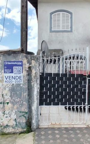 Casa à venda com 102m², 2 quartos e 1 vagaFachada