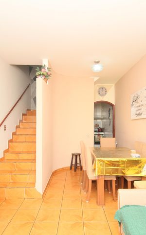 Casa à venda com 102m², 2 quartos e 1 vagaSala