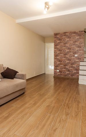 Casa para alugar com 100m², 2 quartos e 1 vaga Casa para alugar com 100m², 2 quartos e 1 vagaSala