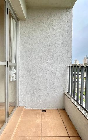 Apartamento para alugar com 95m², 3 quartos e 2 vagas Apartamento para alugar com 95m², 3 quartos e 2 vagasVaranda