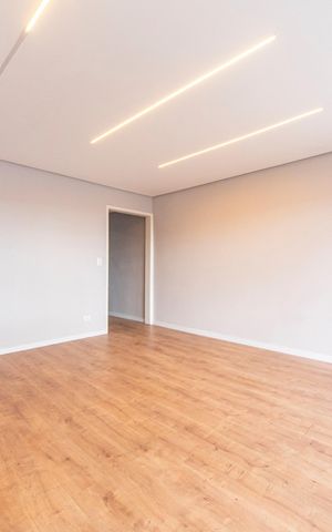 Casa à venda com 175m², 3 quartos e 4 vagas Casa à venda com 175m², 3 quartos e 4 vagasSala