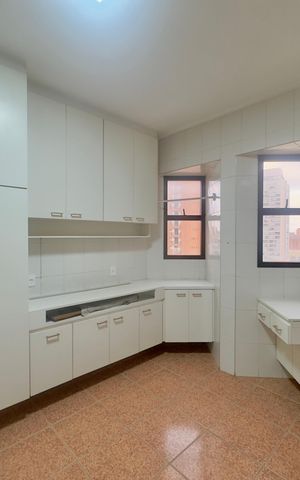 Apartamento para alugar com 478m², 7 quartos e 6 vagasÁrea de Serviço