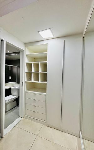 Apartamento para alugar com 180m², 3 quartos e 3 vagas Apartamento para alugar com 180m², 3 quartos e 3 vagasCloset da suíte 3