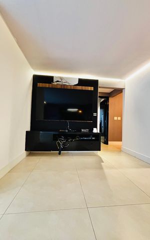 Apartamento para alugar com 180m², 3 quartos e 3 vagas Apartamento para alugar com 180m², 3 quartos e 3 vagasSala