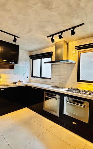 Apartamento para alugar com 180m², 3 quartos e 3 vagas Apartamento para alugar com 180m², 3 quartos e 3 vagasCozinha