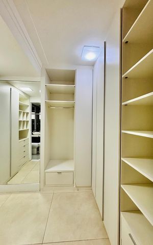 Apartamento para alugar com 180m², 3 quartos e 3 vagas Apartamento para alugar com 180m², 3 quartos e 3 vagasCloset da suíte 3