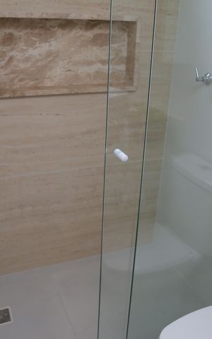Casa de condomínio à venda com 170m², 3 quartos e 2 vagasBanheiro