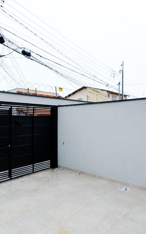Casa à venda com 64m², 2 quartos e 2 vagasGaragem