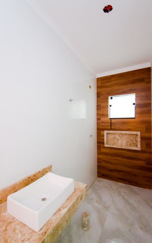 Casa à venda com 64m², 2 quartos e 2 vagasBanheiro da Suíte